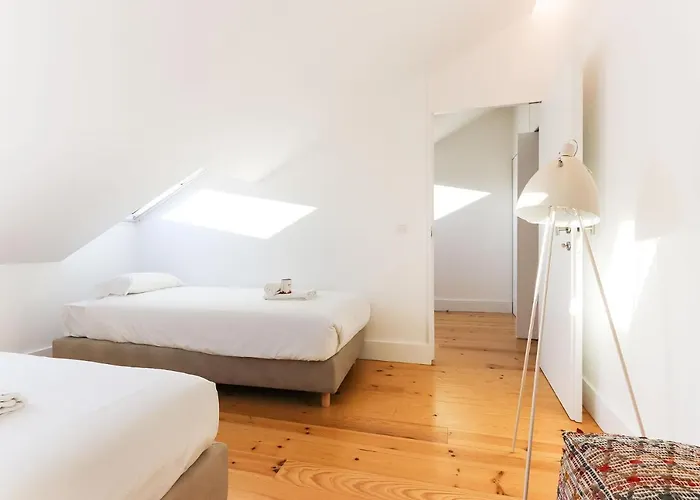 Marques De Pombal Duplex With Terrace By Homing Lissabon